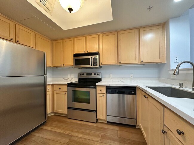 Foto del edificio - Beautiful Laurel Bay Condo Across from Balboa Park