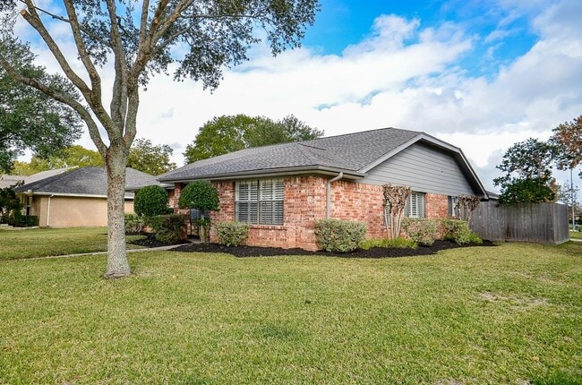 Building Photo - 2831 Pineleaf Dr