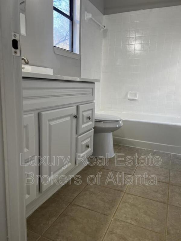 Building Photo - 155 Meadowbrook Ct