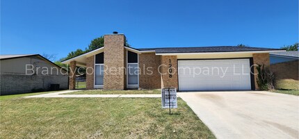 Building Photo - 1208 Circle Tree Loop