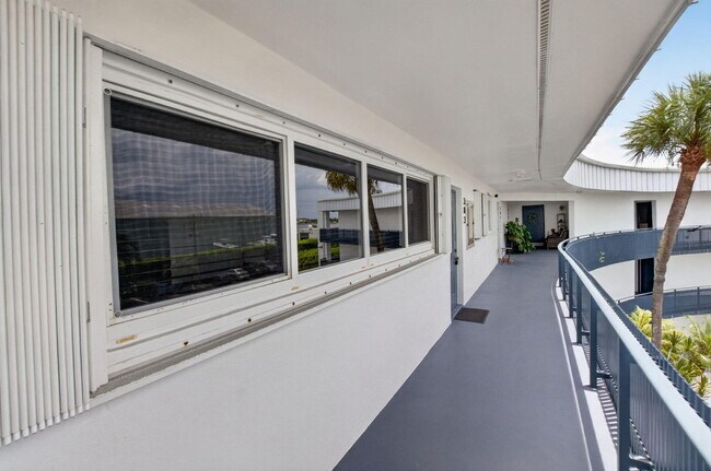 Building Photo - 200 Waterway Dr S