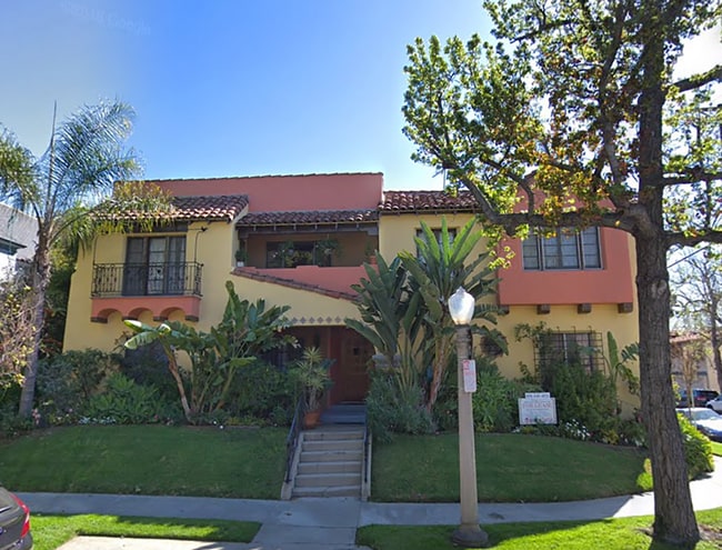 Building Photo - 400 N Sycamore Ave