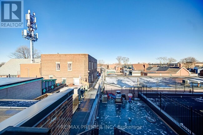 Building Photo - 1238 St Clair Ave W