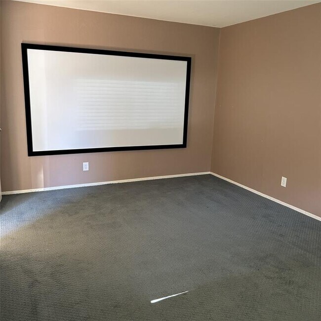 Building Photo - 2602 Roxmoor Dr