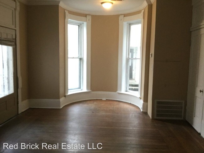 Building Photo - 628 Oak St