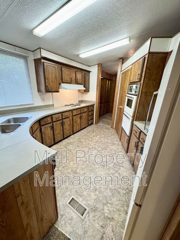 Building Photo - 2050 E Timberlake Dr W