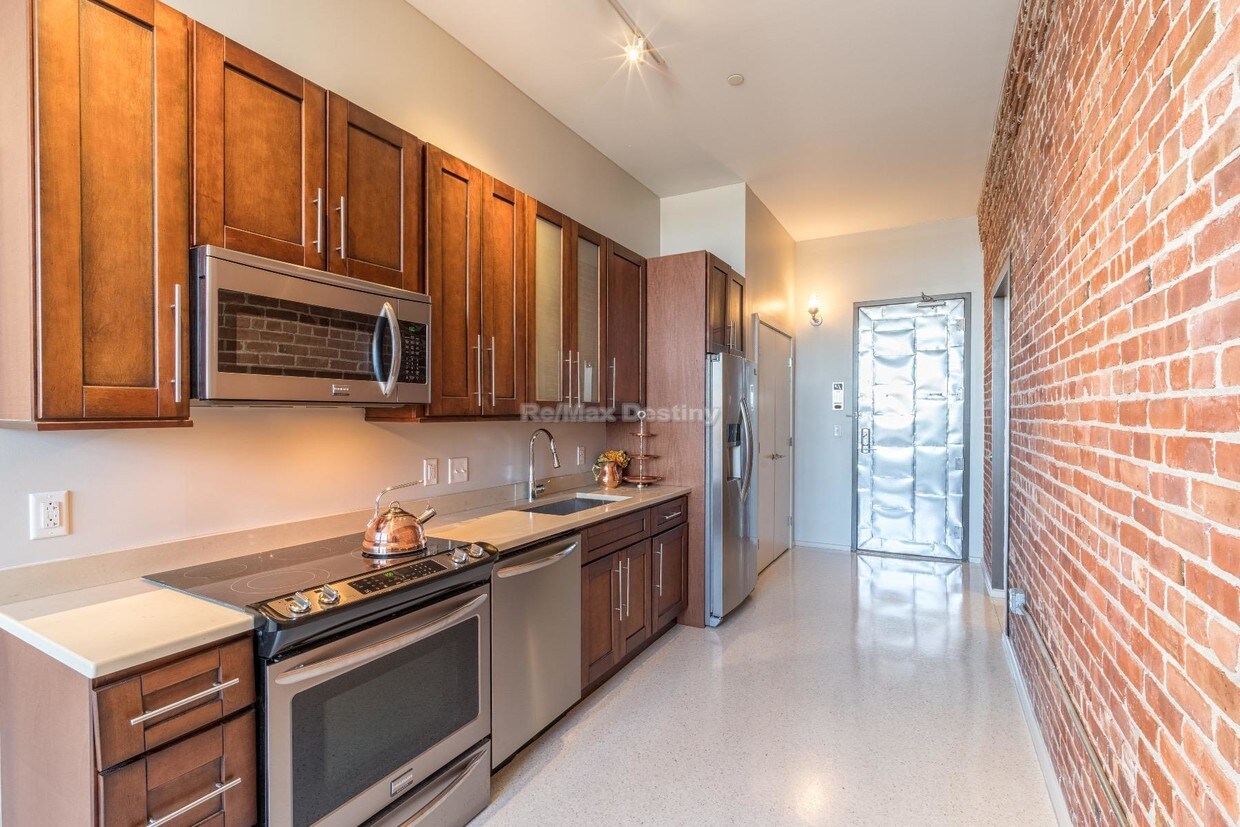 Primary Photo - 275 Medford St