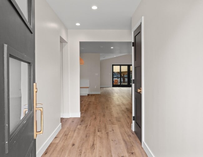 Building Photo - 2726 Andreo Ave
