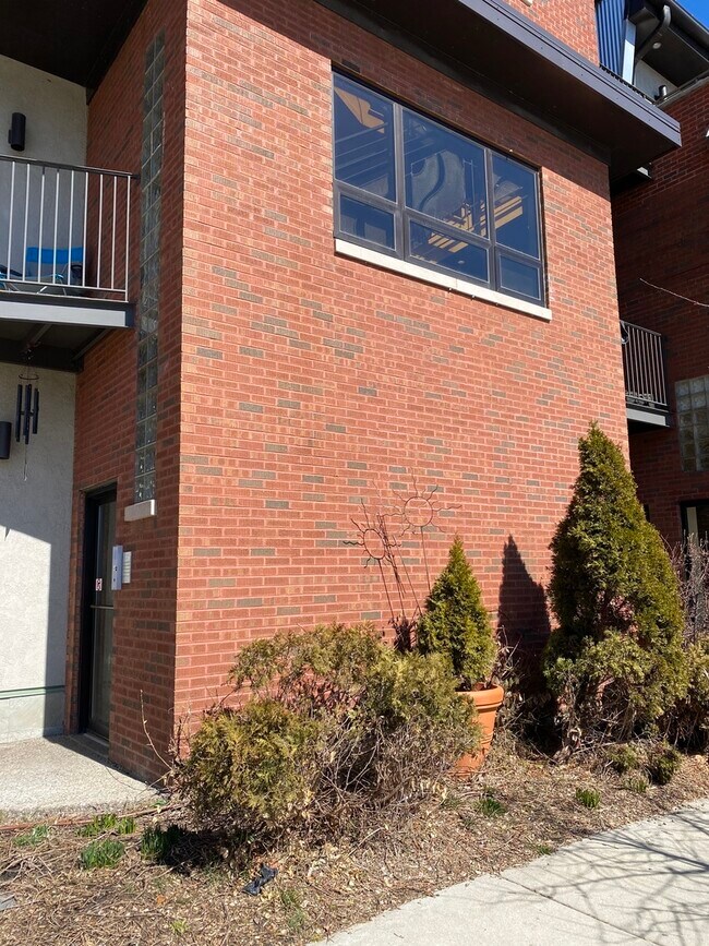 1607 Simpson St Unit 2E, Evanston, IL 60201 Condo for Rent in