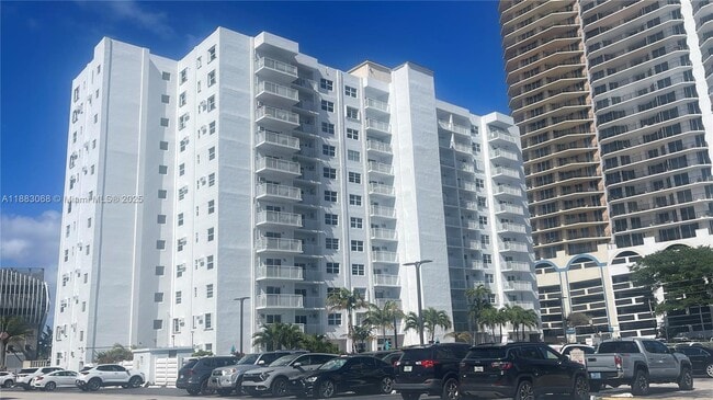 Building Photo - 200 S Birch Rd