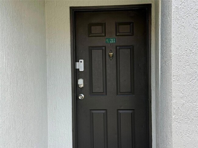 Building Photo - 14037 Fairway Island Dr