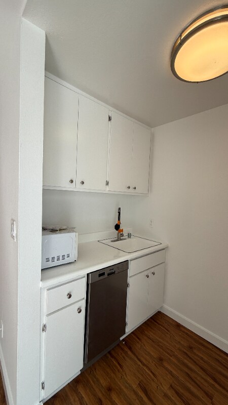 Foto del edificio - 7044 Hawthorn Ave