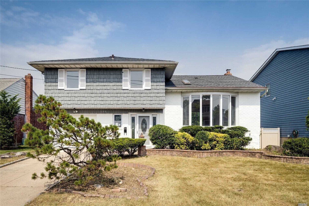594 Church Ave, Woodmere, NY 11598 House for Rent in Woodmere, NY