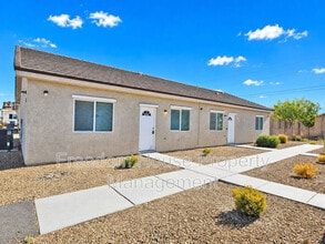 Building Photo - 1121 Sixshooter Ave