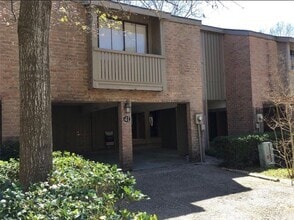 Building Photo - 9400 Doliver Dr