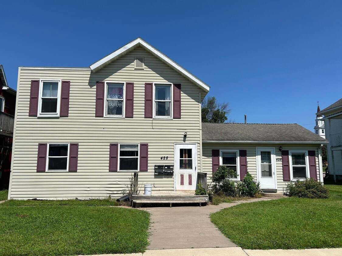 Primary Photo - 428 Chippewa St