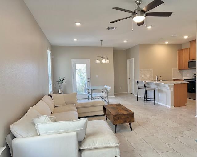 Foto del edificio - 7803 Song Sparrow Dr.