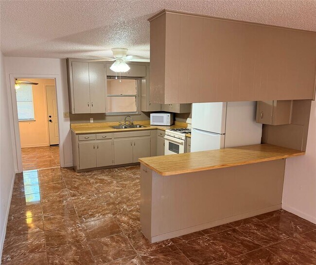 Foto del edificio - 7406 Southgate Ln