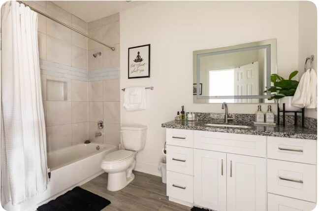 Segundo baño - 4506 Aledo St