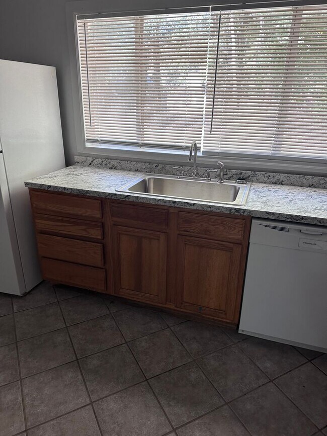 Foto del edificio - 211 Martisa Rd NW