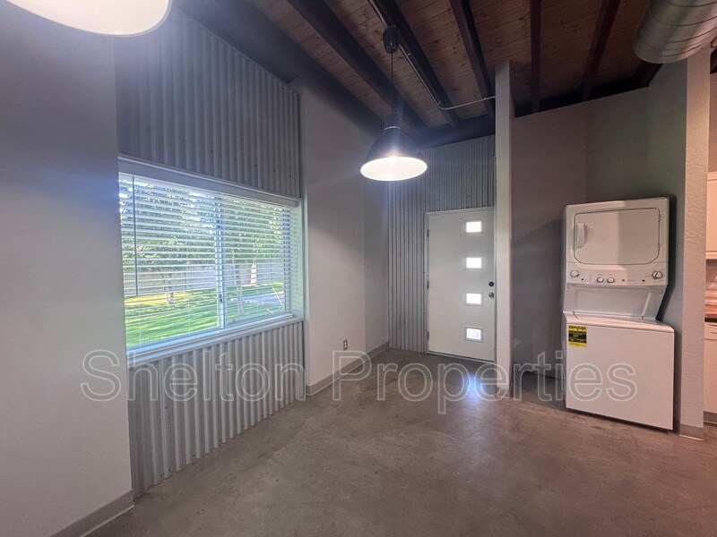 Photo - 2121 W Hayward Ave Unit 2