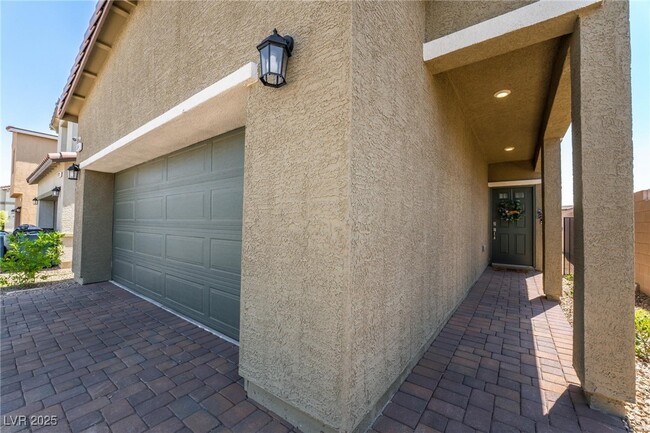 Building Photo - 5344 Peacock Lily St