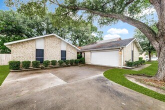 Building Photo - 20303 Hampshire Rocks Dr