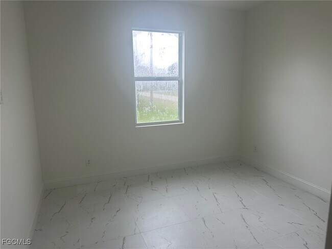Foto del edificio - 2719 34th St W
