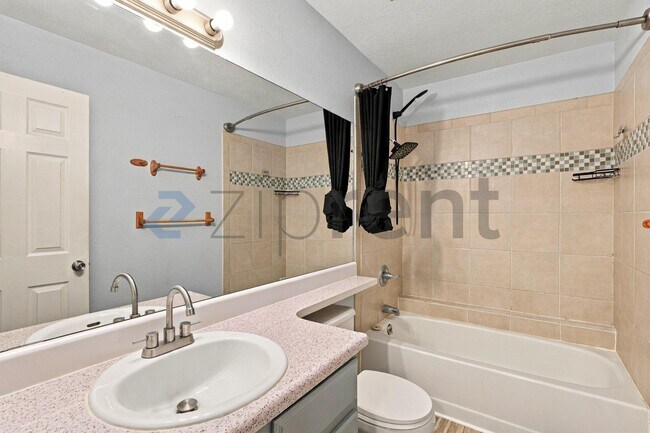 Building Photo - Unit