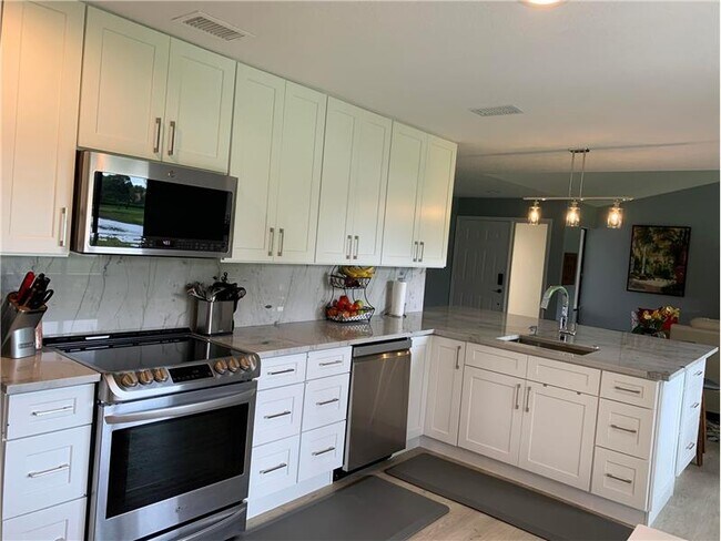 Foto del edificio - 5 Lexington Ln W