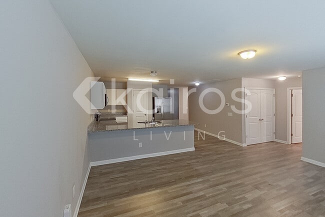 Building Photo - 127 Village Creek Dr
