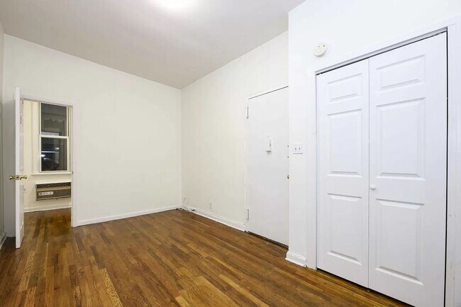 Building Photo - Charming 1-bedroom, 1-bathroom