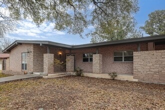Building Photo - 16 Larkwood Ln