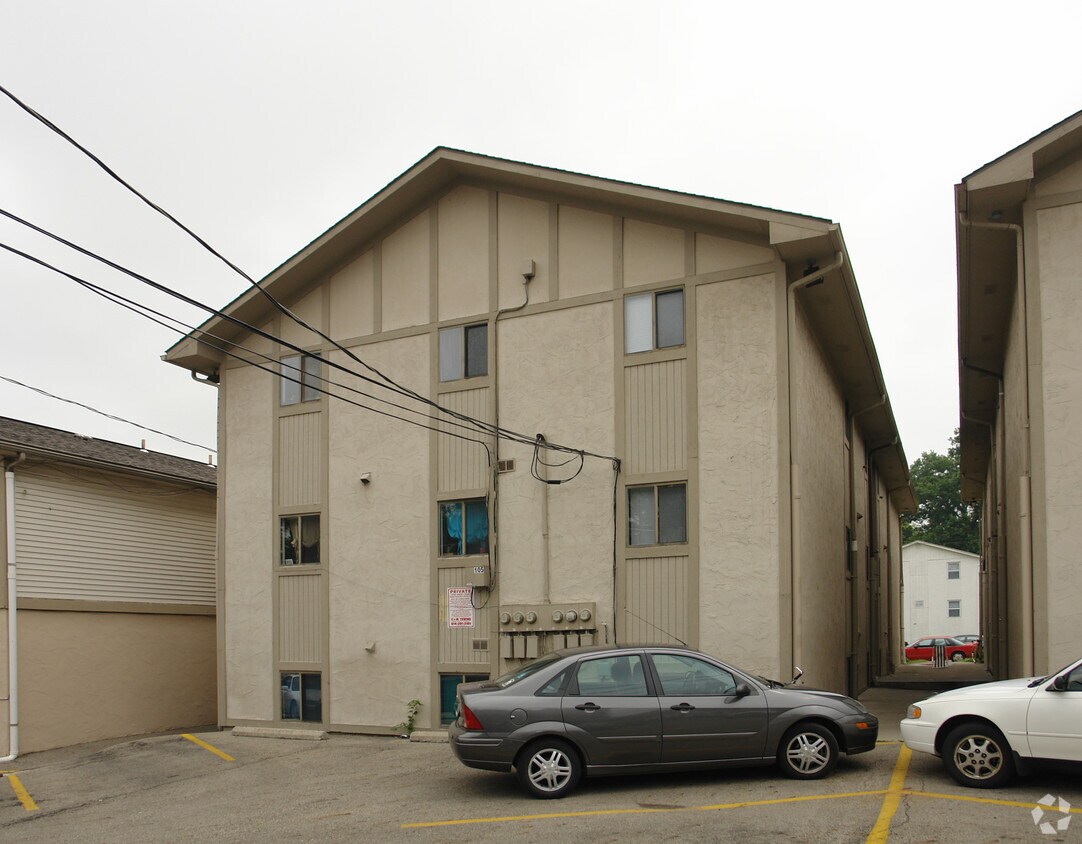 Building Photo - 105 E Norwich Ave