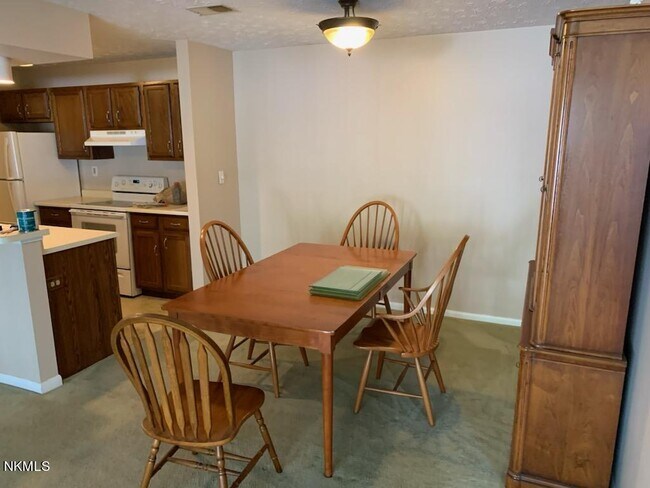 Building Photo - 90 Creekwood Dr