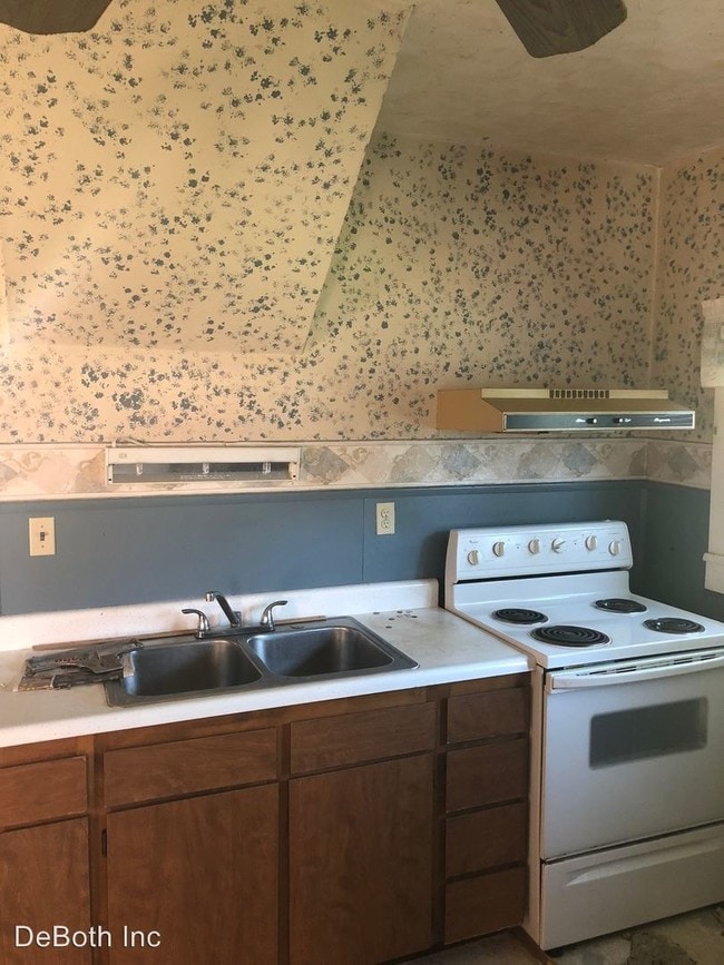 Building Photo - 5 br, 1 bath House - 535 S Davis St