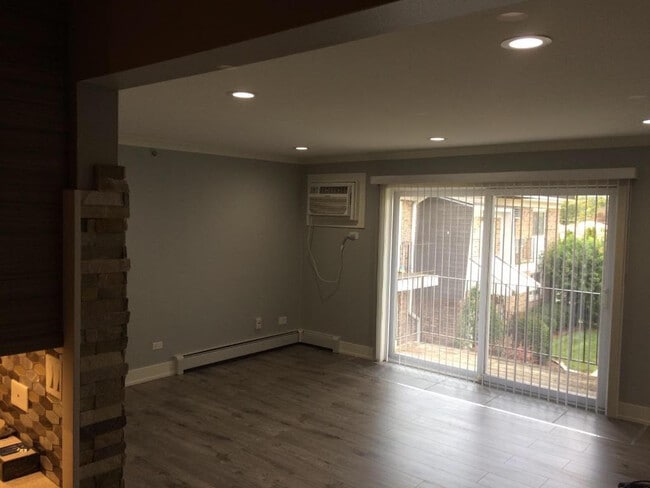 Foto del edificio - 10324 Ridgeland Ave