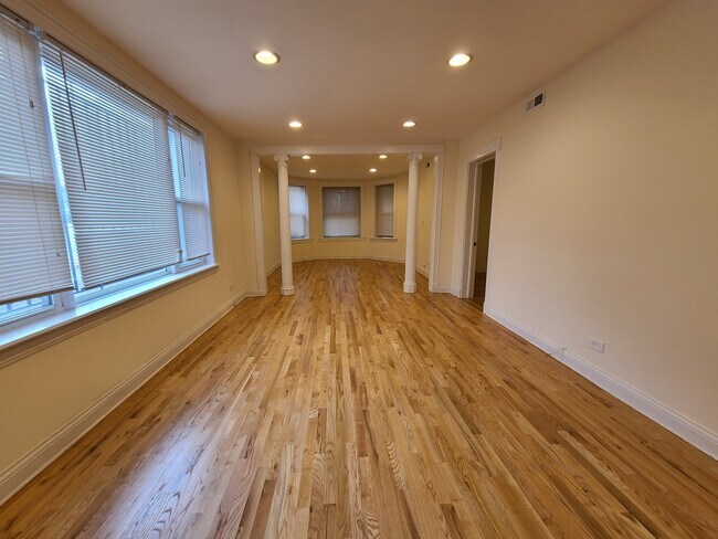 Building Photo - 2459 W Thomas St