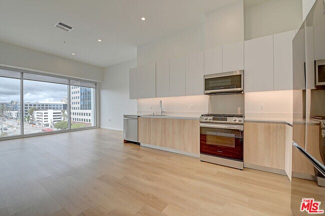 Foto del edificio - 200 W Ocean Blvd