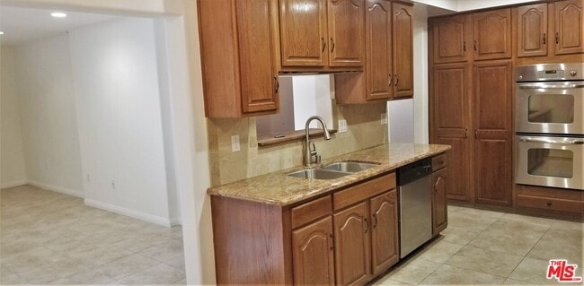Foto del edificio - 4915 Densmore Ave