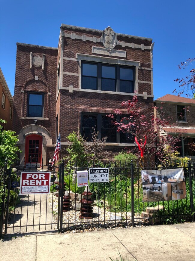 front - 5716 N Hermitage Ave