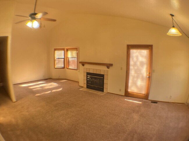 Foto del edificio - Single-Level 3 Bedroom Home in University Heights | Fenced Backyard + 2-Car Garage