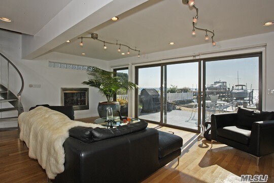 Foto del edificio - 71 Bayview Ave W