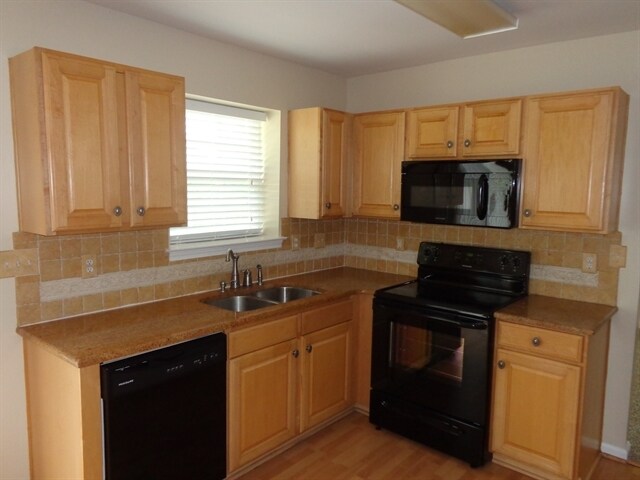 Building Photo - 12719 Ivey Creek Drive