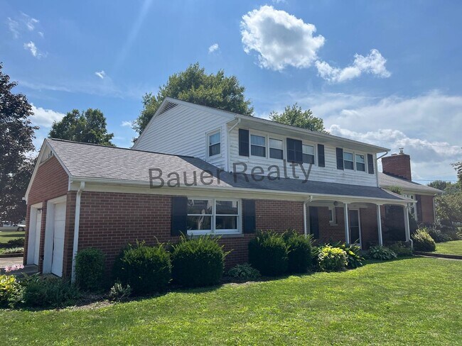 Building Photo - Four Bedroom, New London Schools