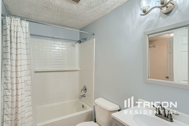 Foto del edificio - 7610 Fairbanks Ct
