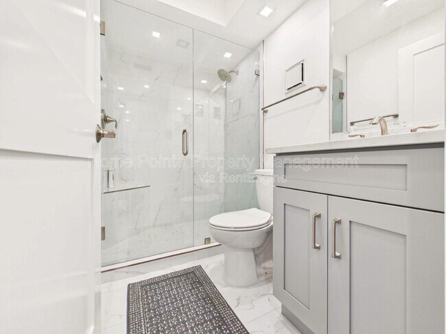 Foto del edificio - 25870 Hickory Blvd