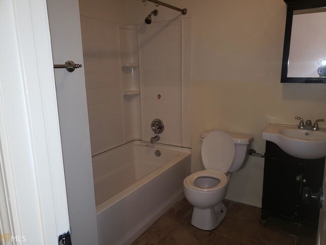 Foto del edificio - 230 Lanier Dr