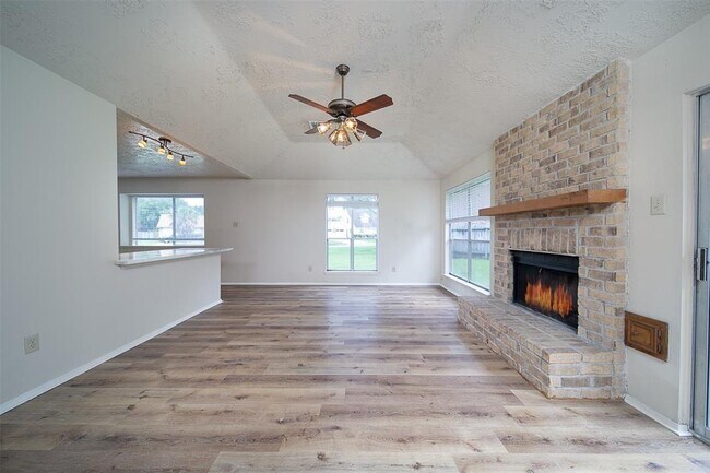 Foto del edificio - 18811 Pine Trace Ct
