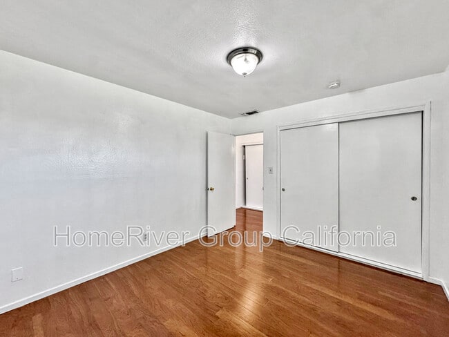 Foto del edificio - 2957 Howe Ave